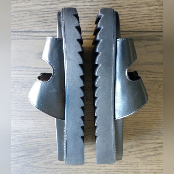 Madden Girl NYC Woman's 2 Band Chunky Lug Foot bed Sandals Size 9.5 NWT Black - Picture 5 of 7